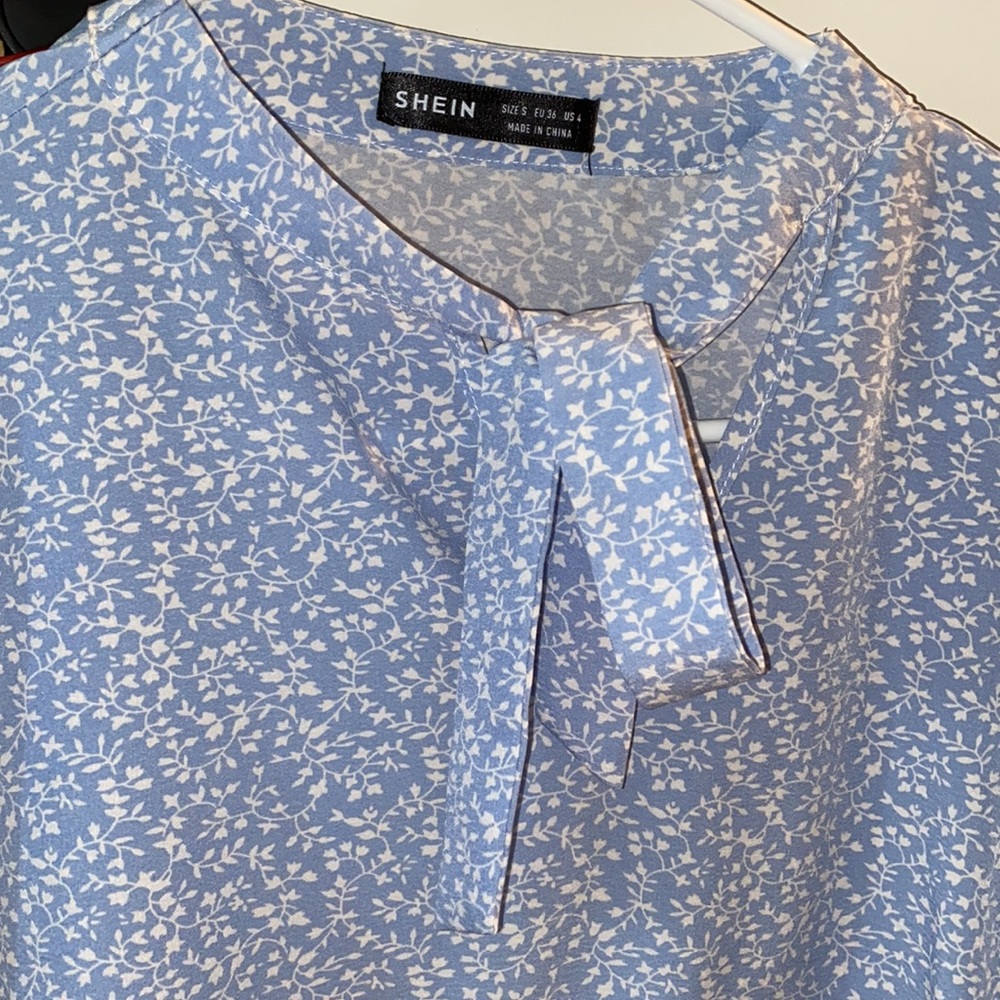 🌟 4/$20 Shein Blue Blouse - size small - Picture 3 of 3